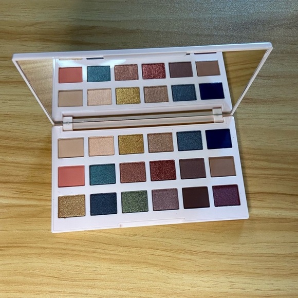 Ciaté London Beauty Bundle - Picture 4 of 16